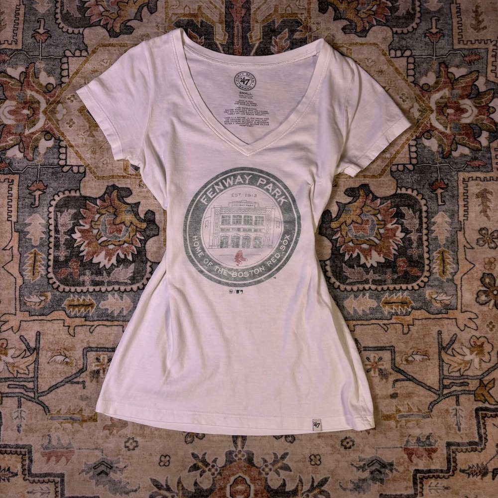 Y2K Boston Red Sox Fenway Park Graphic V-Neck T-Shirt 47 Brand White Green Small